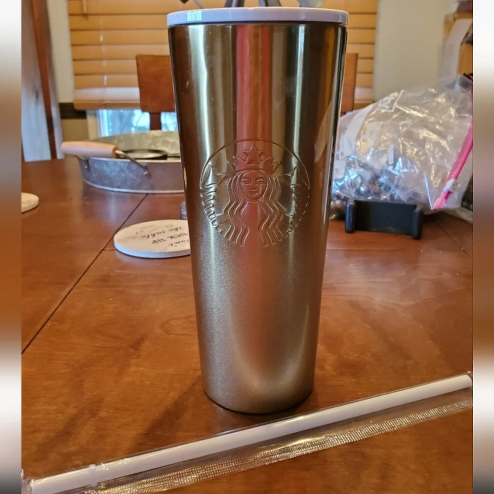 Starbucks Holiday 2019 24oz Gold Radiant Glit Tumbler w/ Straw